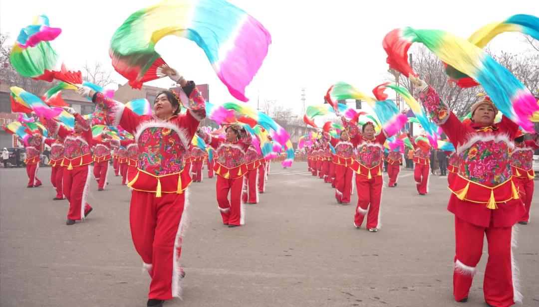 和林格爾縣：傳統(tǒng)民俗文藝踩街活動(dòng)熱鬧開場